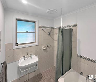 Comfort, Convenience, Charm! - Photo 5