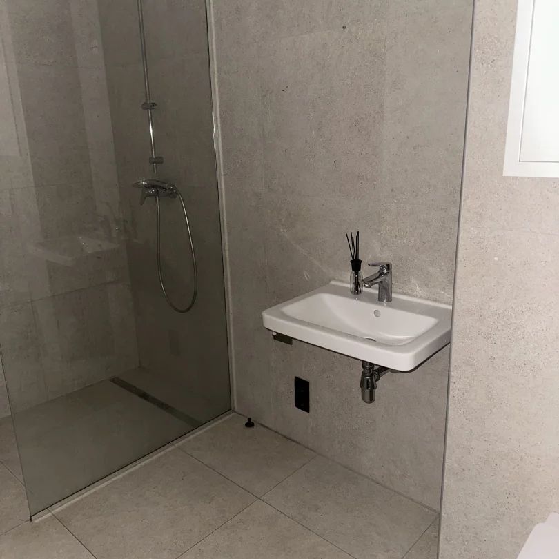 Sonnige, barrierefreie Wohnung Nahe dem Strebersdorfer Platz- Wohnen mit Stil, Blick ins Grüne - Foto 1