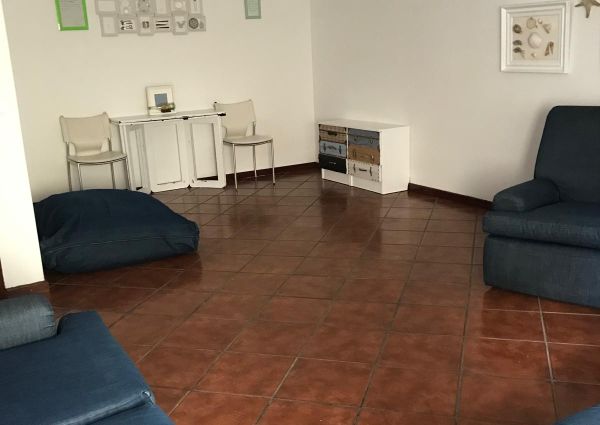 Apartamento T3 Praia da Barra, com cozinha equipada e parcialmente mobilado. Visite!