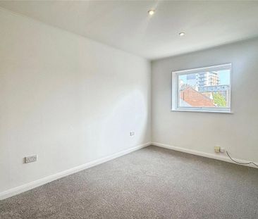 4 bedroom semi-detached house to rent - Photo 6