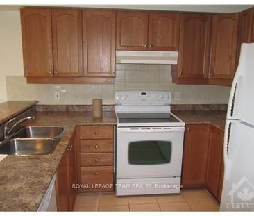 For Lease - 21 Cresthaven Drive, Barrhaven, Ontario - Photo 2