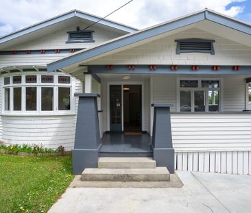 Newly-Renovated Charming 3-Bedroom Villa in New Lynn - Pets Negotia... - Photo 4