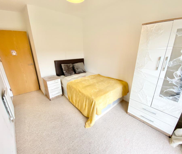 1 bedroom in a house share to rent - Photo 1