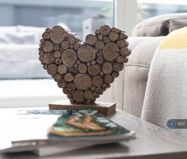 2 bedroom penthouse to rent - Photo 3