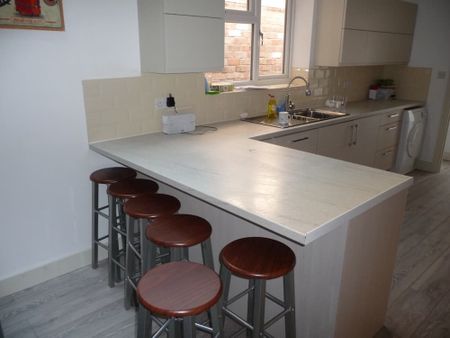 187 TIVERTON ROAD - Photo 3