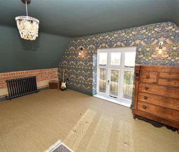 4 bedroom detached house to rent - Photo 3