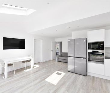 8 bedroom semi-detached house to rent - Photo 2