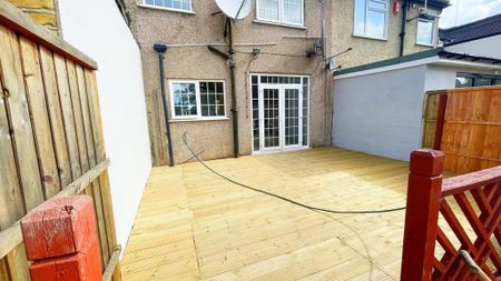 3 bedroom terraced house to rent - Photo 3