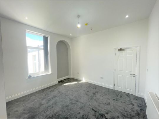 6 bedroom terraced house to rent - Photo 1