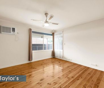 MOVE IN & RELAX - MODERN FAMILY HOME IN GILLES PLAINS - Photo 3