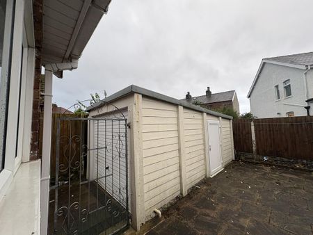 2 bedroom semi-detached bungalow to rent - Photo 3