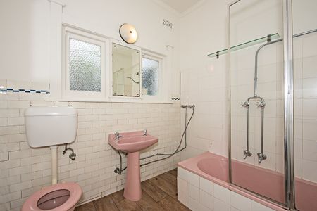 9 Kurrajong Avenue, St Kilda East VIC 3183 - House For Rent | Domain - Photo 2