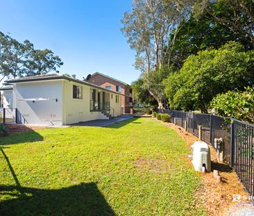 3 Bedroom Home in coveted Little Beach Location. - Photo 3