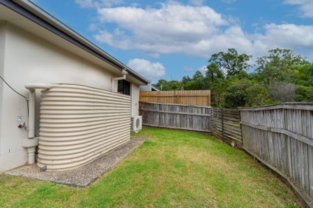 Neat 3 Bedroom Townhouse - Photo 4