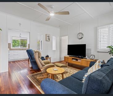 Beautifully Family Home in Prime Eastern Heights Location - Photo 2