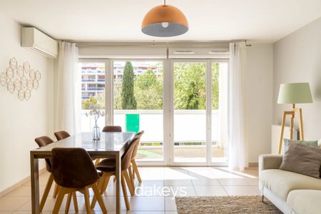 Location Appartement 3 pièces 64m² MARSEILLE 8ème - Photo 3