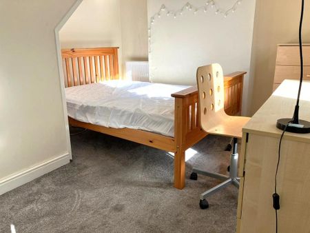 3 bedroom terraced house to rent - Photo 5