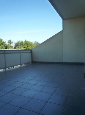 Modern 1 Bedroom Apartment with Large Balcony - Photo 1