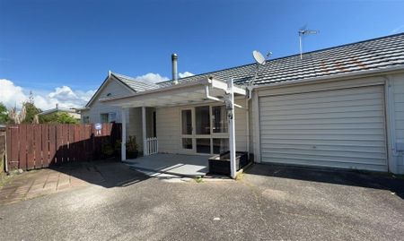 Unit 2, 1 Lyren Place, Half Moon Bay, Auckland - Photo 2