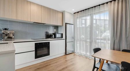 Immaculate townhouse! - Photo 2