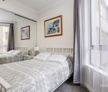 CENTRALLY LOCATED RECENTLY UPGRADED APARTMENT| Furnished - Photo 3