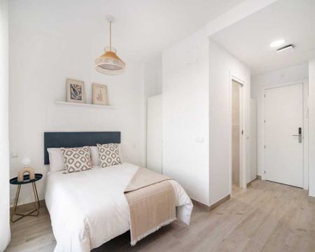 Calle de las Magnolias, Madrid, Community of Madrid 28029 - Photo 2