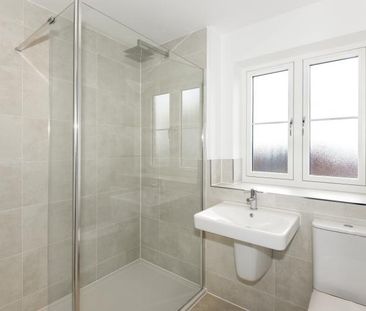 3 bedroom detached house to rent - Photo 4