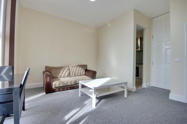 Osborne Road, Southsea - Photo 1
