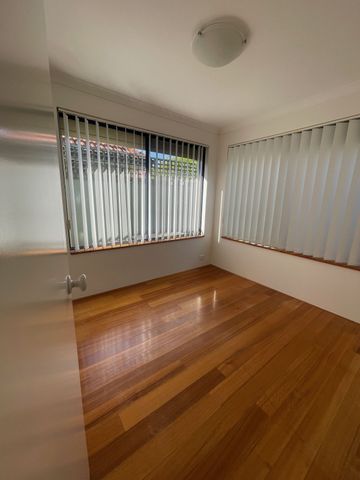 NEAT & TIDY FAMILY HOME! - Photo 5