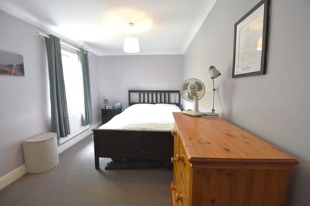 2 bedroom Flat in Flat 8, Leeds - Photo 4