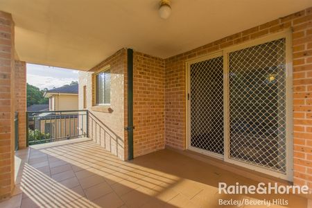 Spacious Two-Bedroom Unit in a Convenient Location - Photo 5