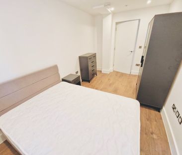 2 Bed Flat, Wandsworth Road, SW8 - Photo 4