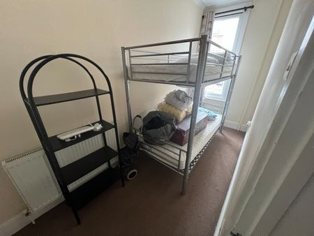 2 Bed Flat, Colwick Road Nottingham, NG2 - Photo 3