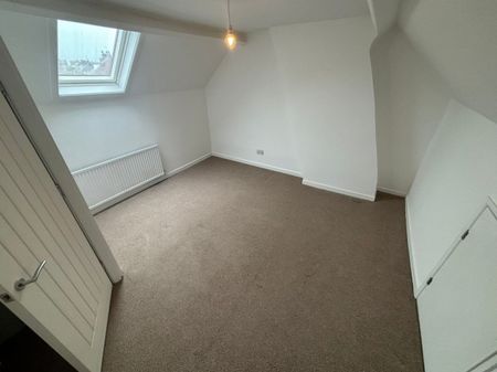 3 bed Terraced - To Let - Photo 3