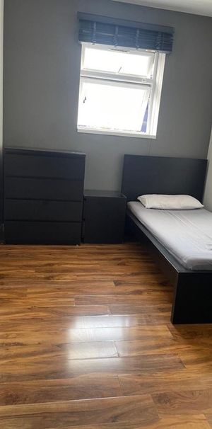 Room in a Shared House, Oaklands Park Avenue, IG1 - Photo 1