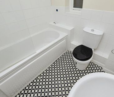 2 bedroom semi-detached house to rent - Photo 5