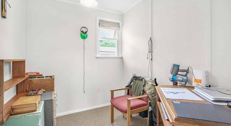 Charming 2 - Bedroom with Home Office - Photo 4