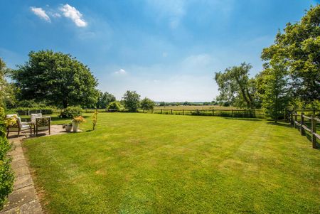 5 Bedroom House - Frith End, Bordon - Photo 3