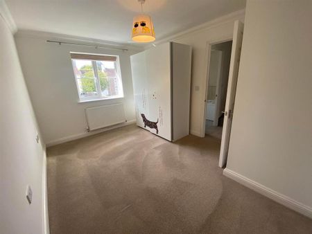 4 bedroom semi-detached house to rent - Photo 3