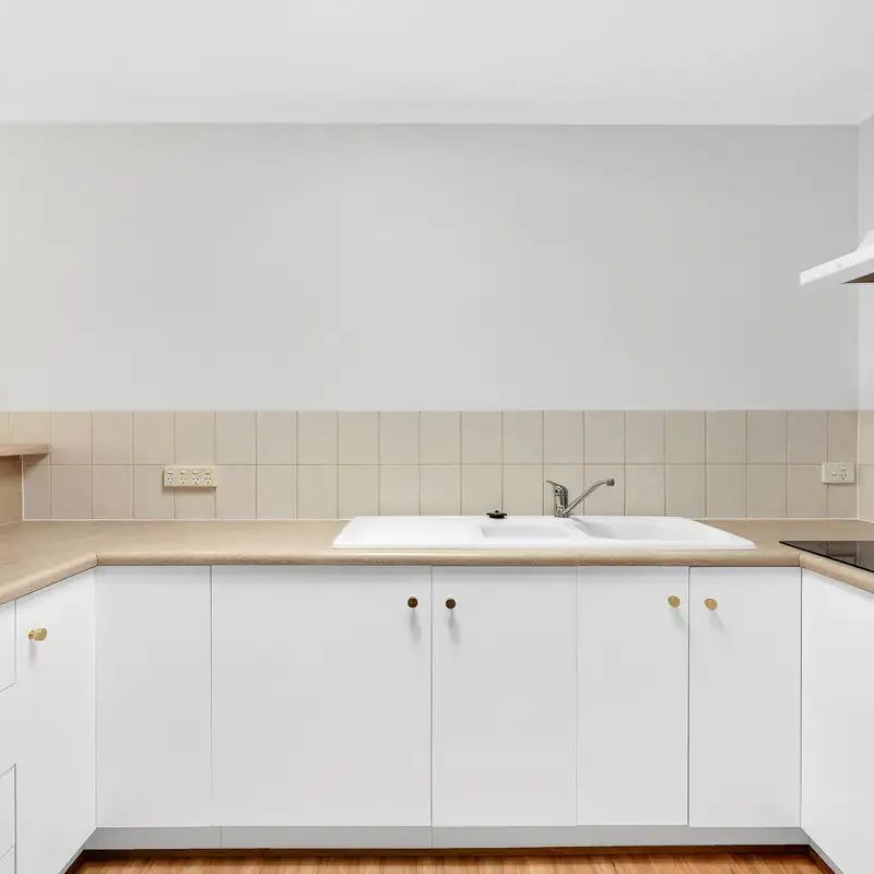 “Hi, I’m light-filled, low-maintenance living with everything you need for everyday comfort” - Photo 1