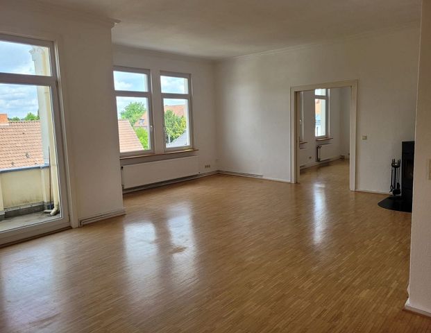 Schöne 4-Zimmer Altbauwohnung in zentraler Lage - Foto 1