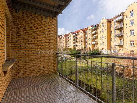 2 Zimmerwohnung in Plauen / Syratal - großzügiger Balkon - modernes Bad mit Badewanne und Dusche - Foto 2