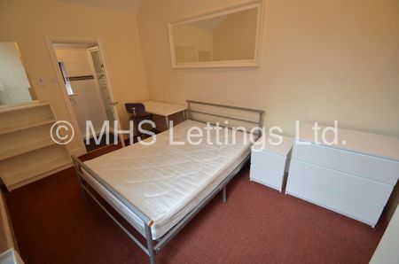 8 Bedroom Mid Terraced House for rent in Hanover Square - Photo 3