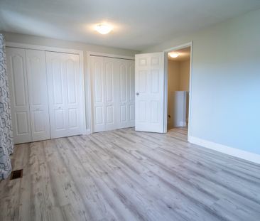 Cozy 3 Bedroom Townhouse in Welland!! - Photo 2
