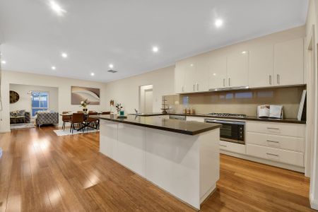 6 Eltham Parade, - Photo 3