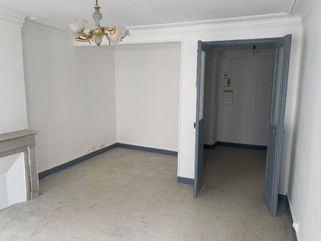 Appartement 3 pièces 73m2 MARSEILLE 1ER 725 euros - Photo 5