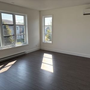 Grand 5 1/2 à Louer - Photo 3