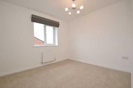 4 bedroom detached house to rent - Photo 4