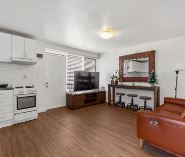 Perfect Location. - Photo 5