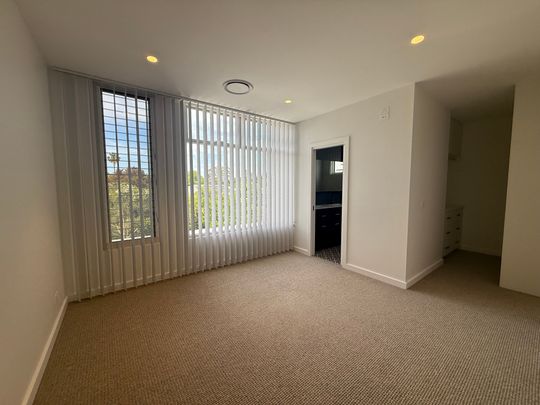 Modern Duplex in the Heart of Berry! - Photo 1